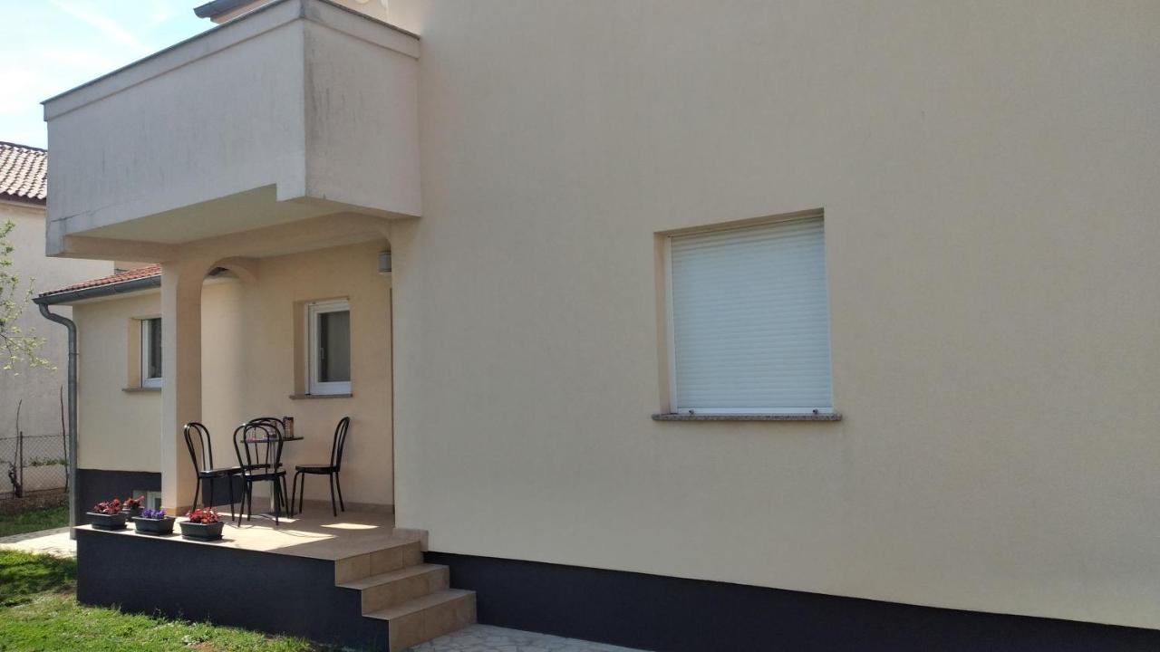 Apartman Ana พูลา ภายนอก รูปภาพ