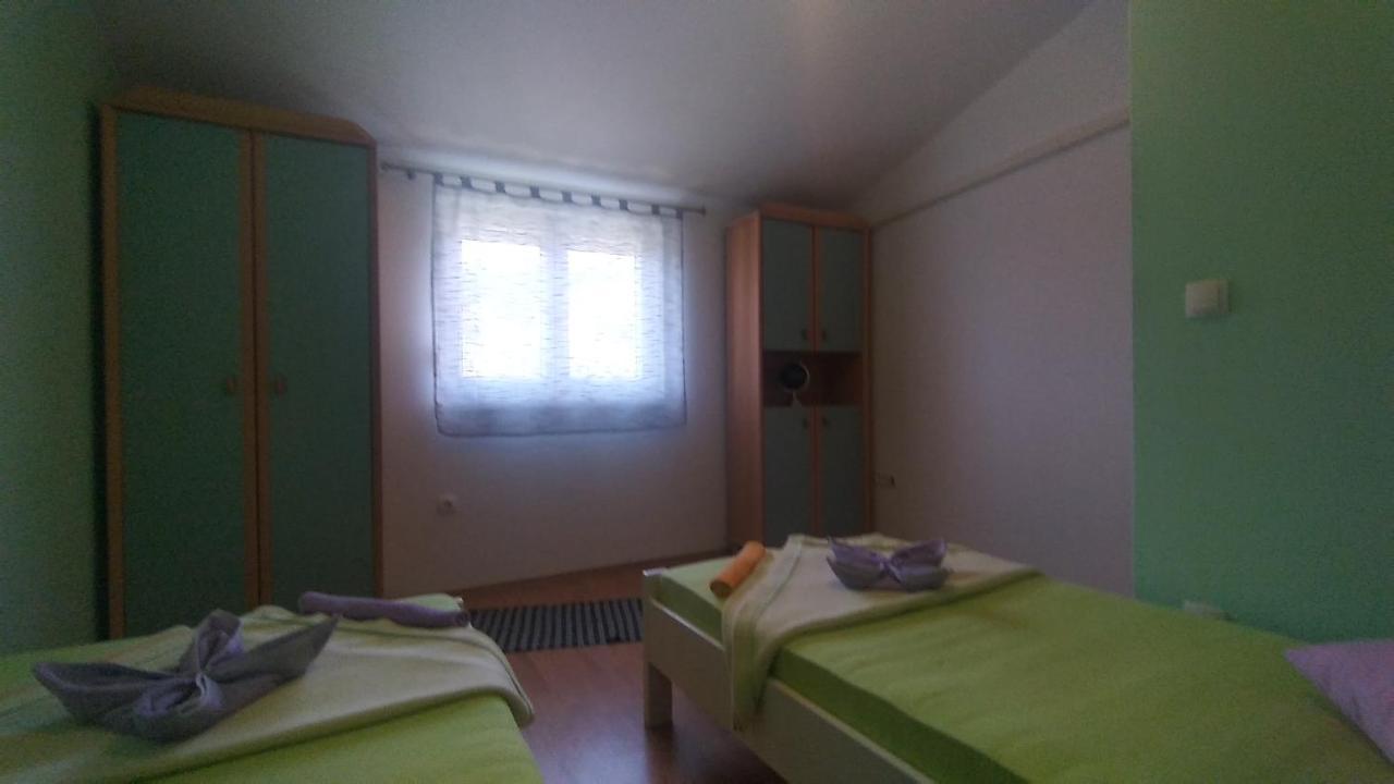 Apartman Ana พูลา ภายนอก รูปภาพ